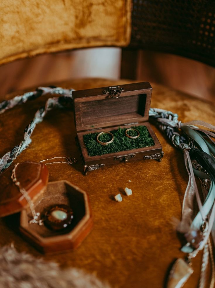 Engraved wedding ring box for personalized wedding details